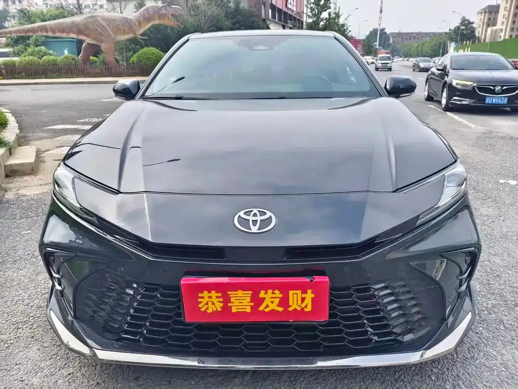 Toyota Camry — фото 2
