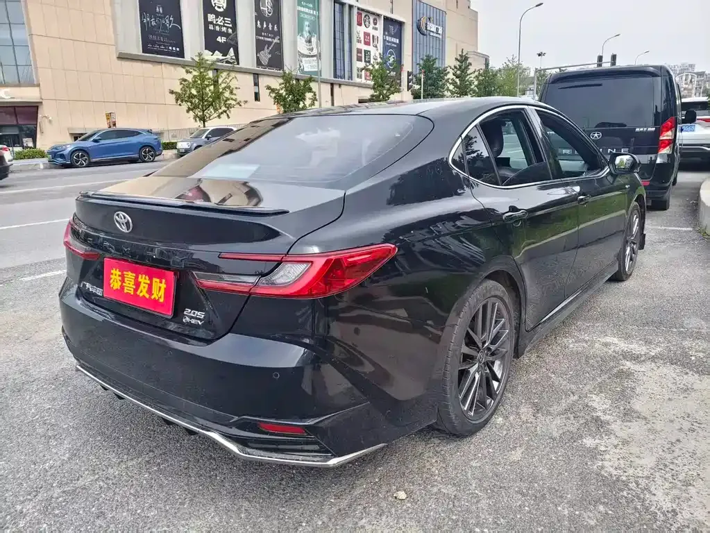 Toyota Camry — фото 9