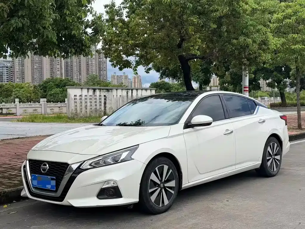Nissan Teana — фото 1