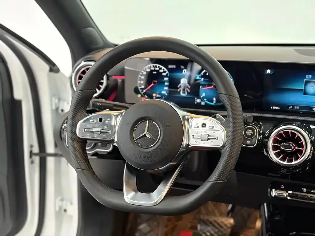 Mercedes-Benz A-Class — фото 10