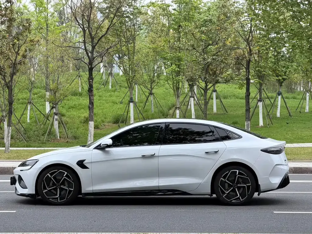BYD Seal — фото 9