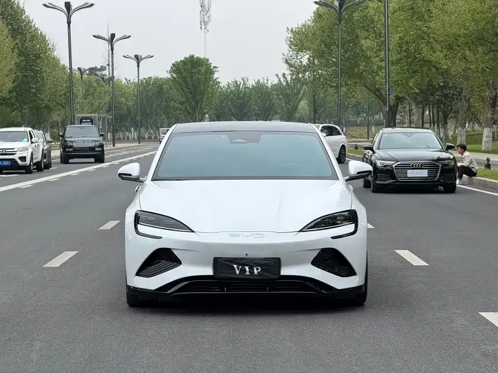 BYD Seal — фото 8