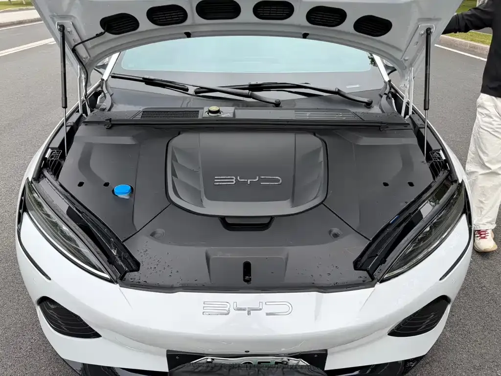 BYD Seal — фото 4