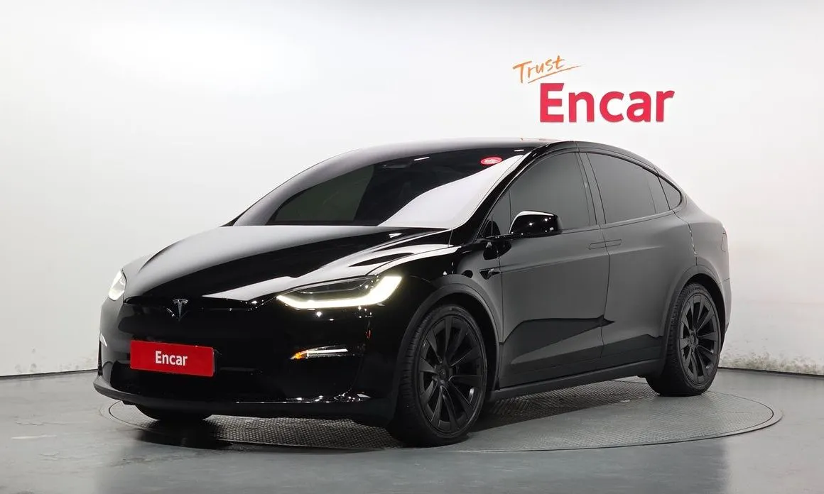 Tesla Model X — фото 1