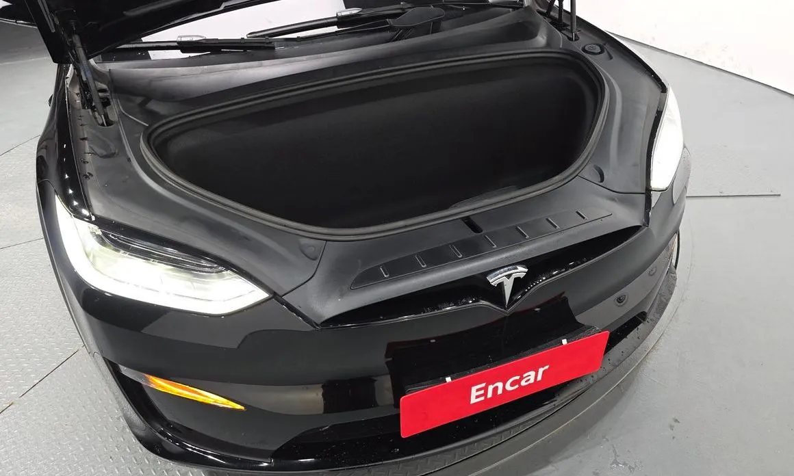 Tesla Model X — фото 10