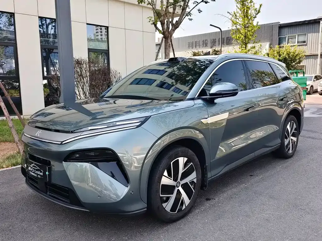 BYD Tang L — фото 1