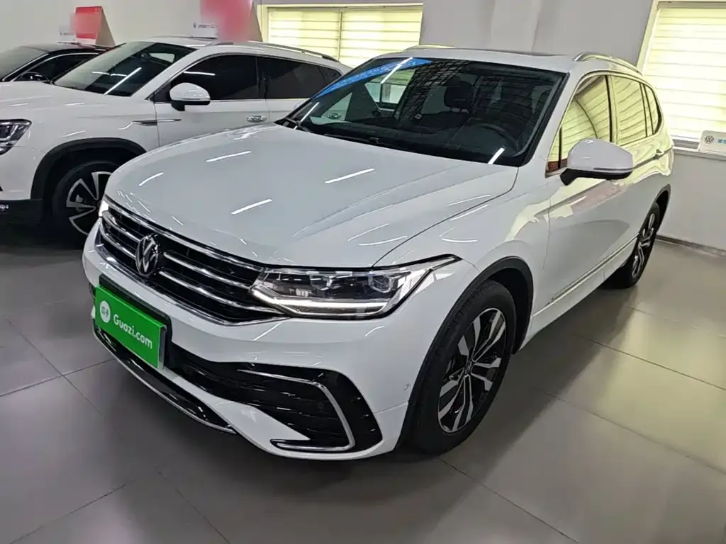 Volkswagen Tiguan L — фото 1