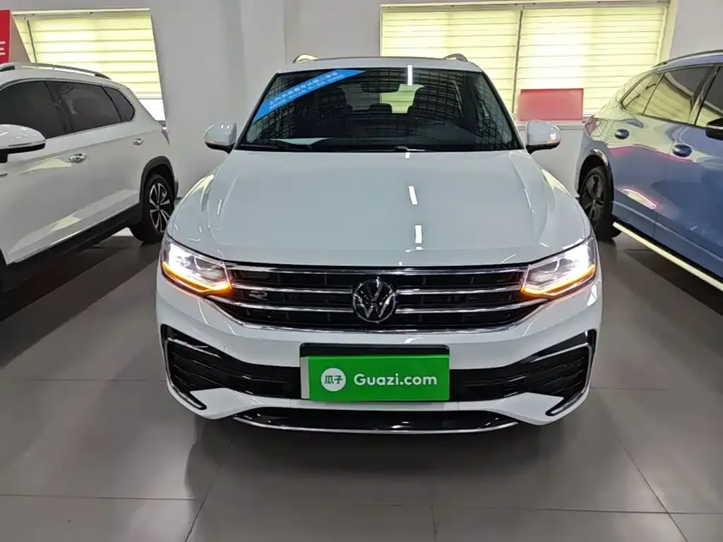 Volkswagen Tiguan L — фото 9
