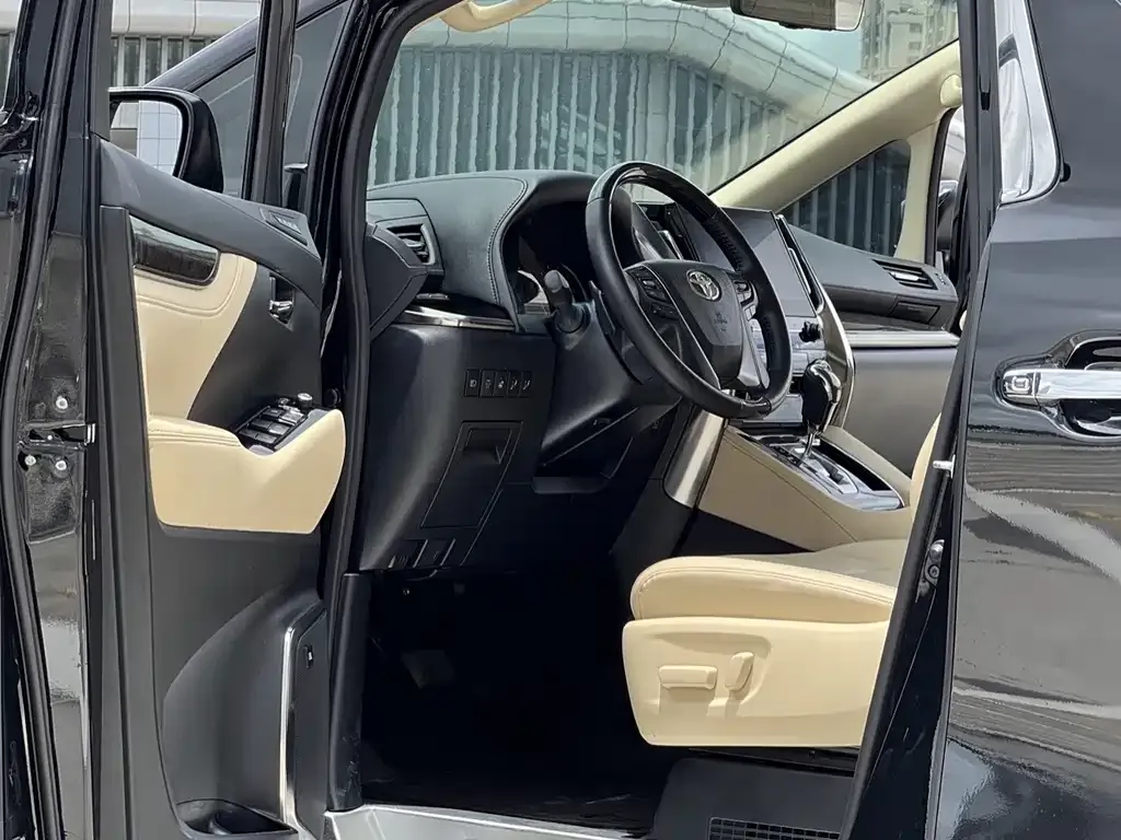 Toyota Alphard — фото 4