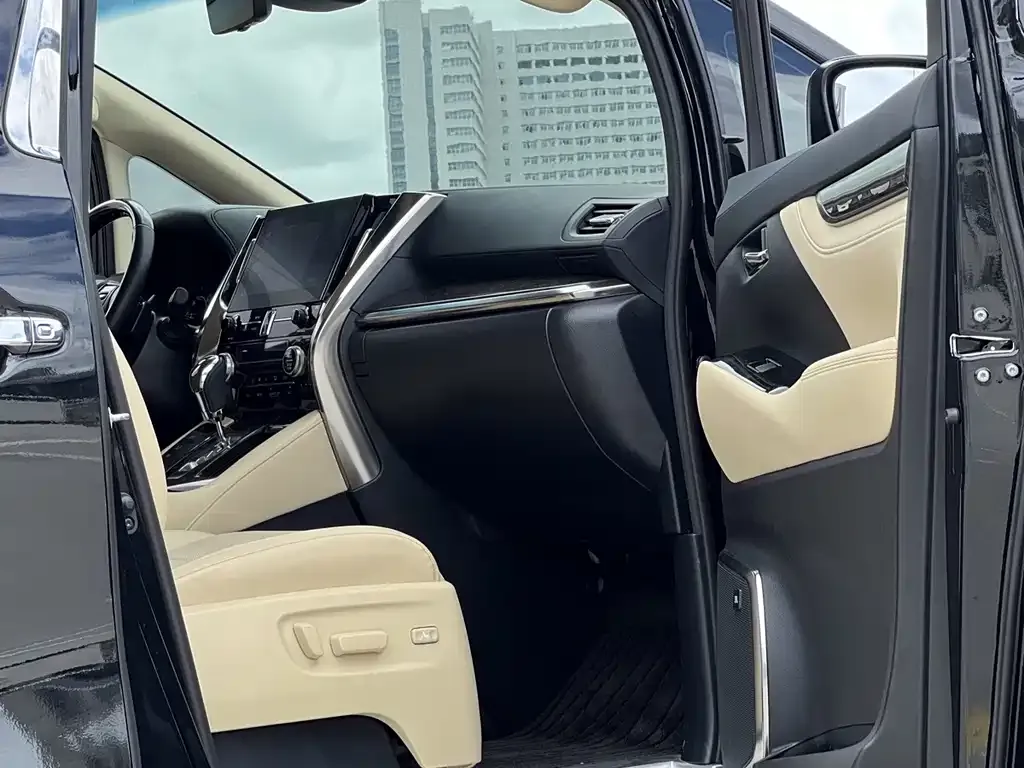 Toyota Alphard — фото 5