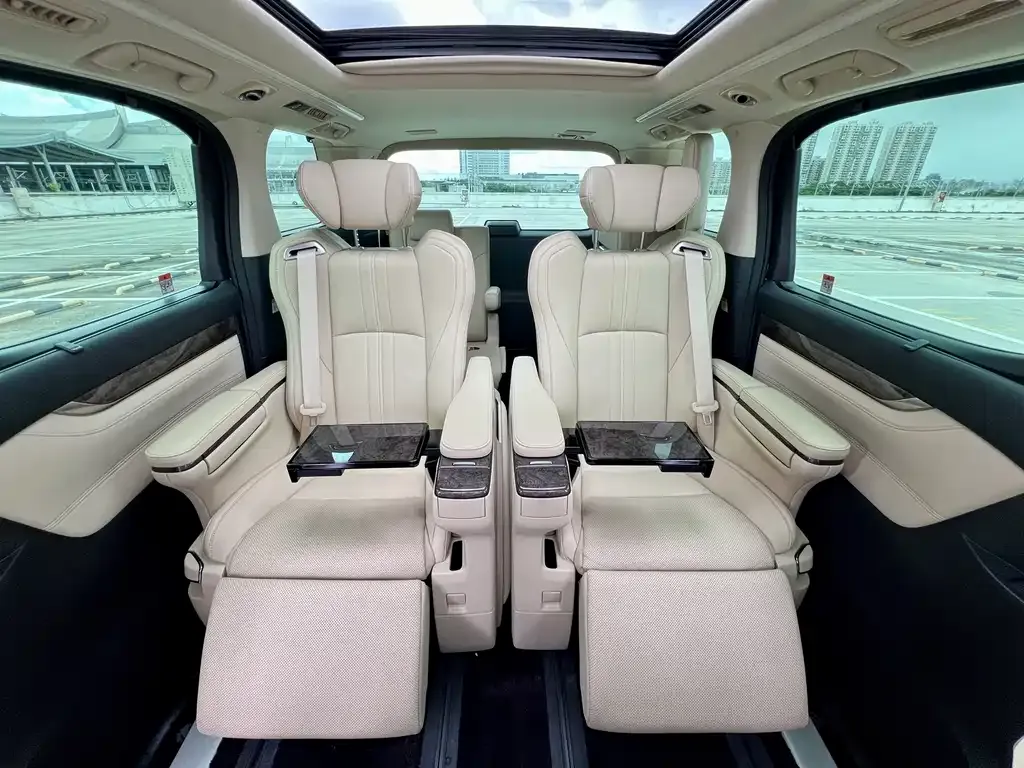 Toyota Alphard — фото 8