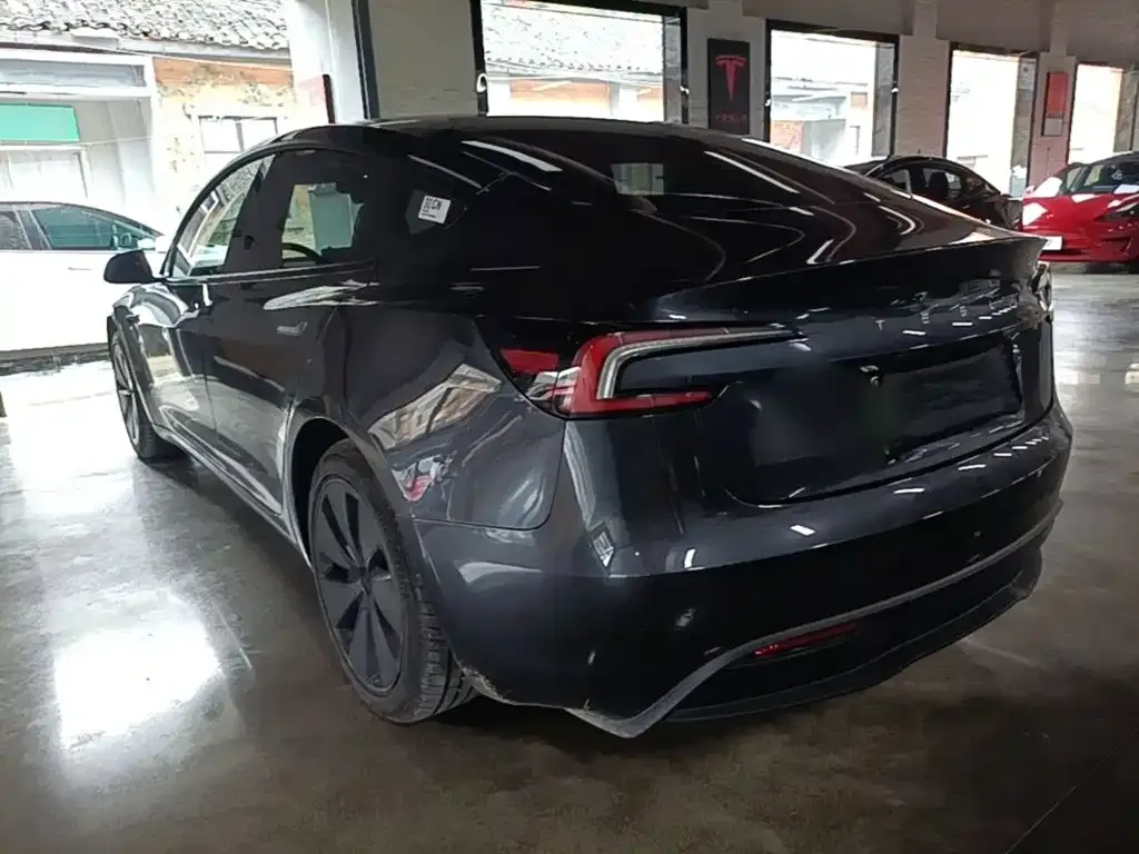 Tesla Model 3 — фото 6