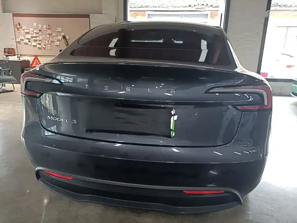Tesla Model 3 — фото 2