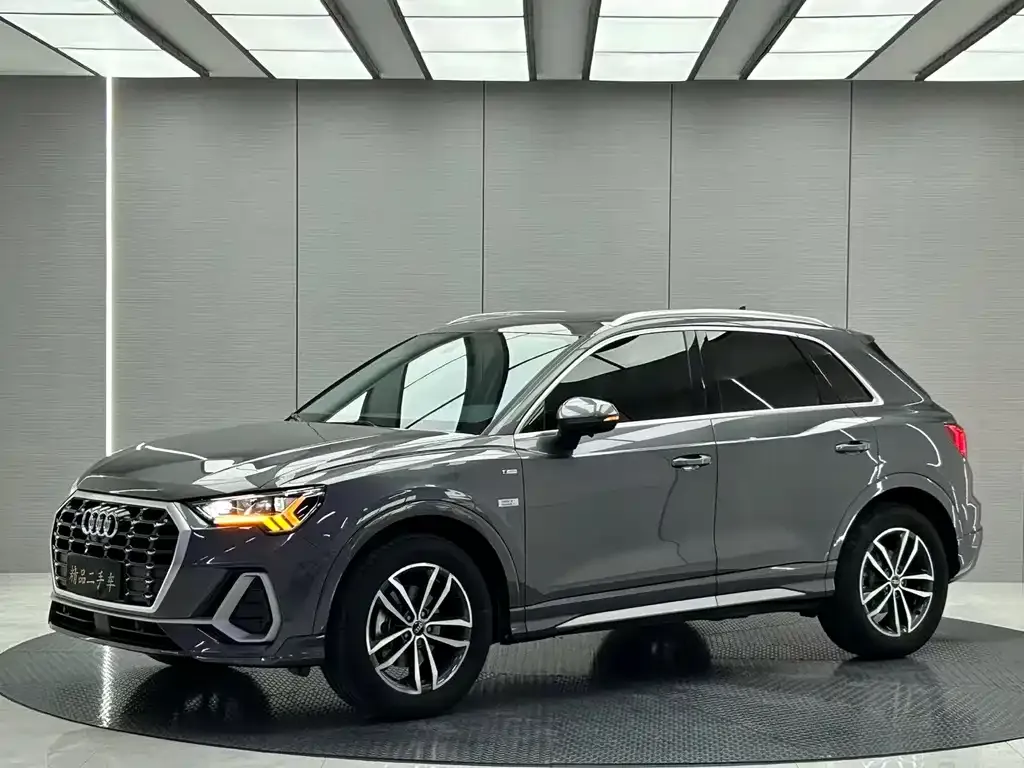 Audi Q3 — фото 1
