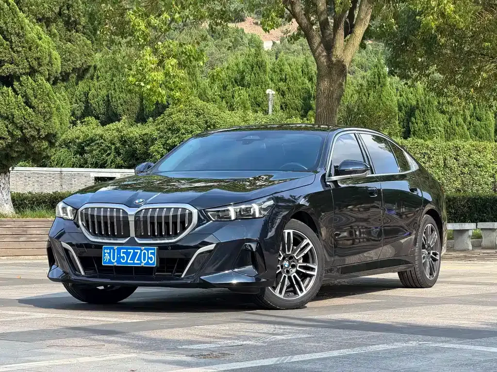 BMW 5 Series — фото 7
