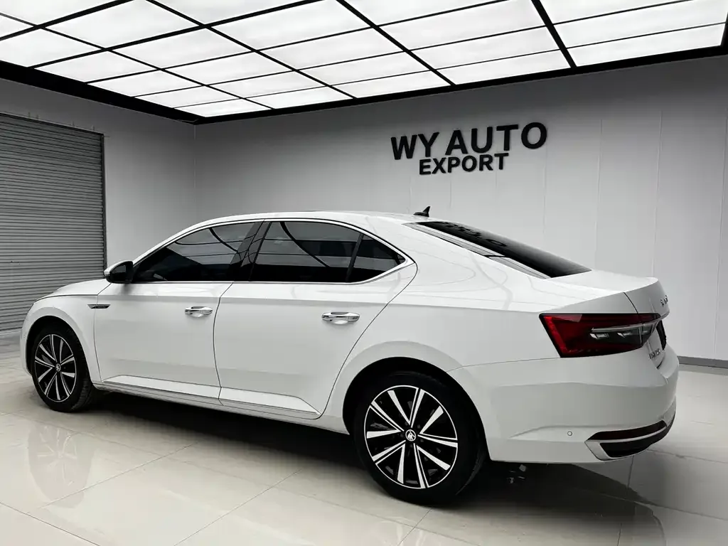 Skoda Superb — фото 5