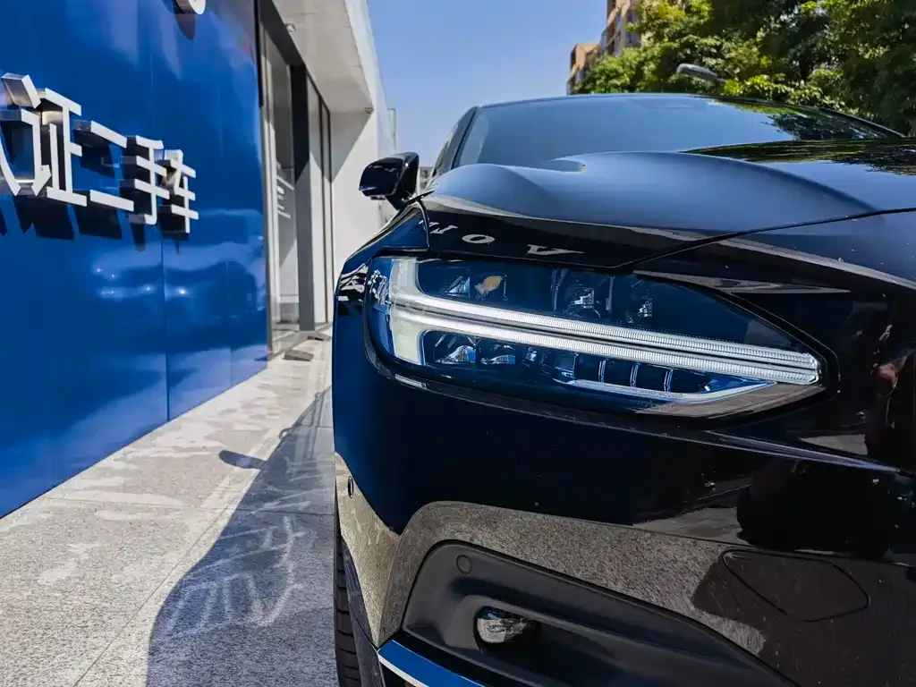 Volvo S90 — фото 4