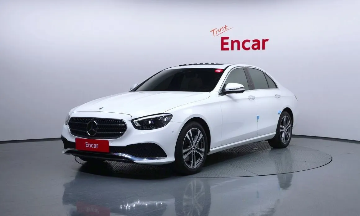 Mercedes-Benz E-Class — фото 1