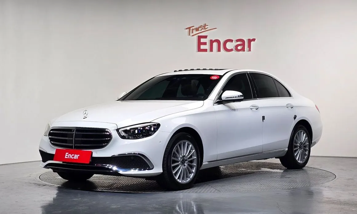Mercedes-Benz E-Class — фото 1