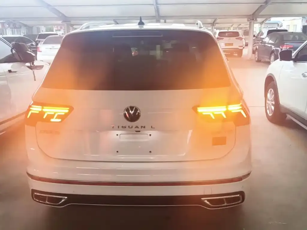 Volkswagen Tiguan L — фото 2