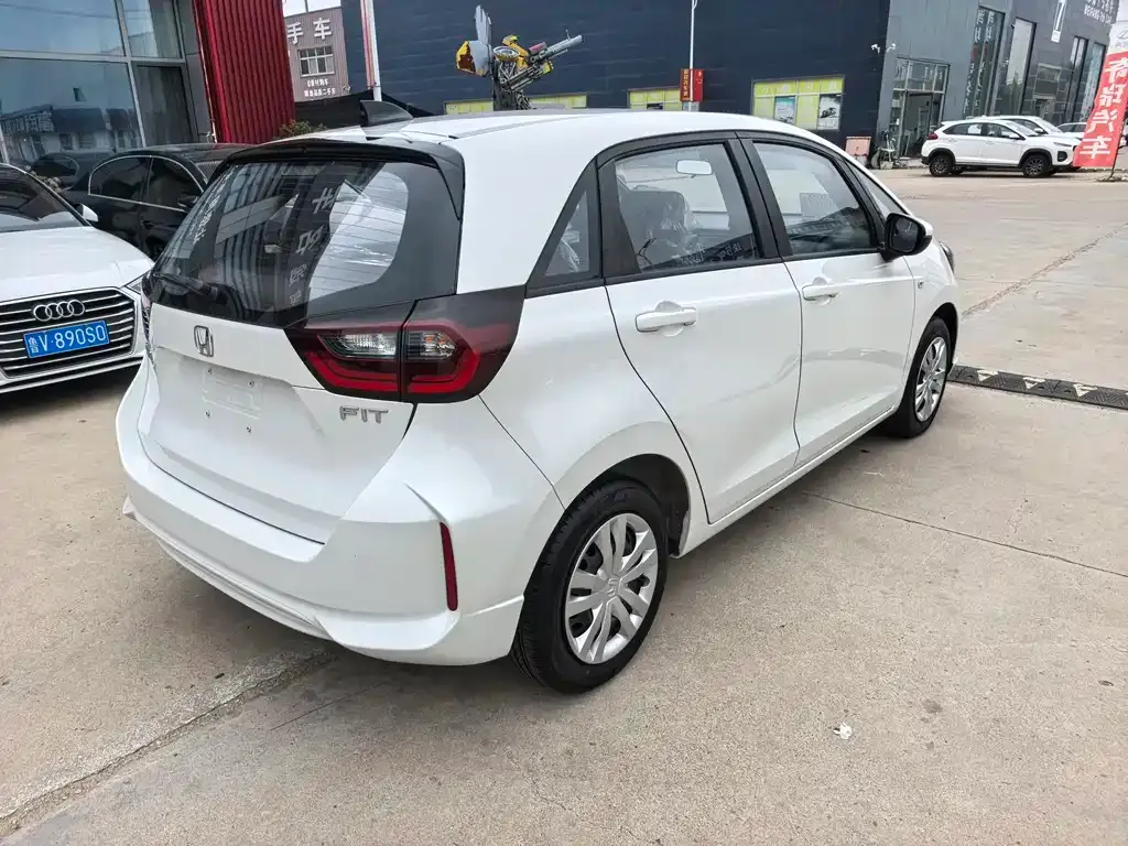 Honda Fit — фото 8