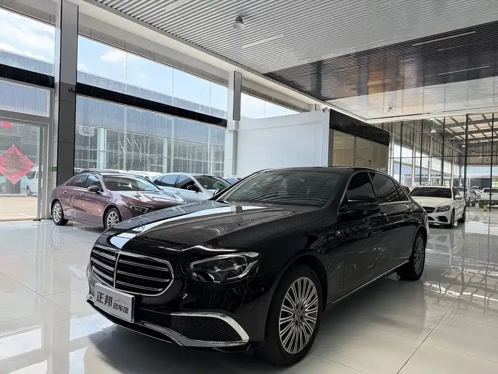 Mercedes-Benz E-Class — фото 1