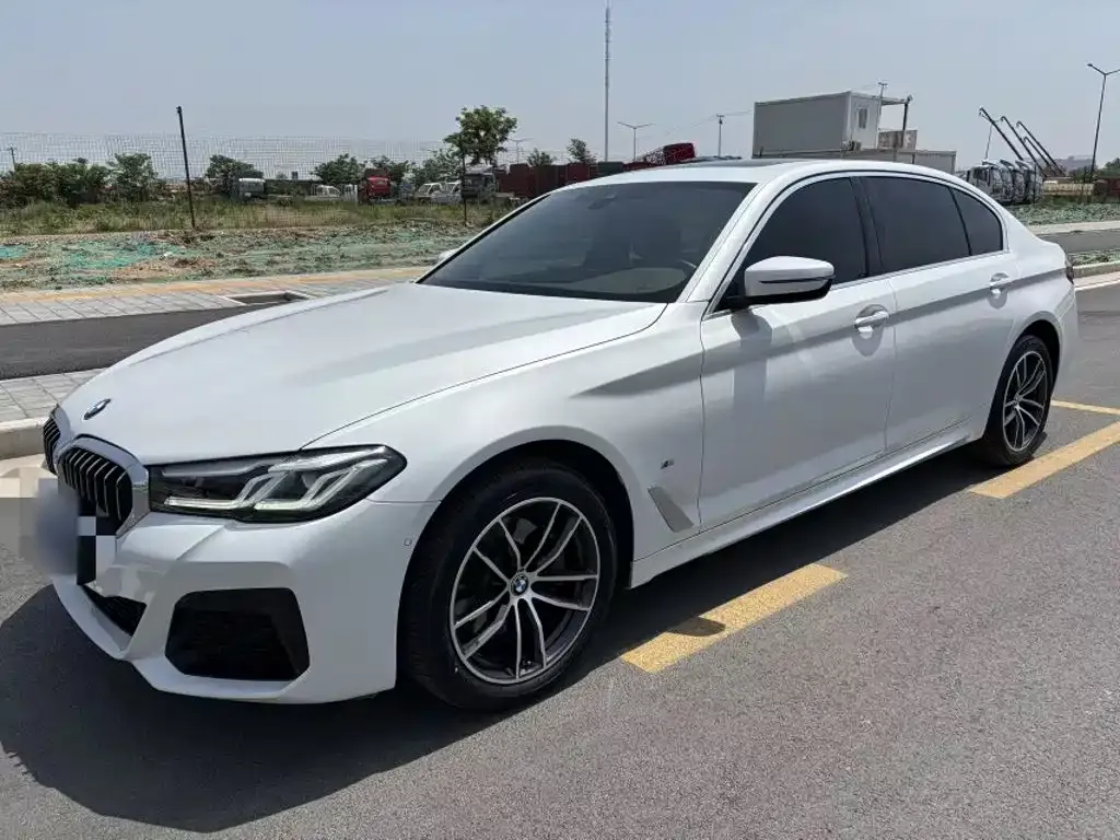 BMW 5 Series — фото 1