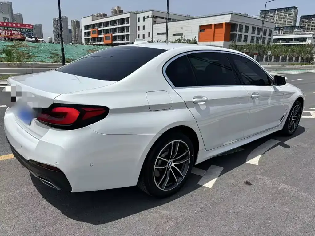 BMW 5 Series — фото 10