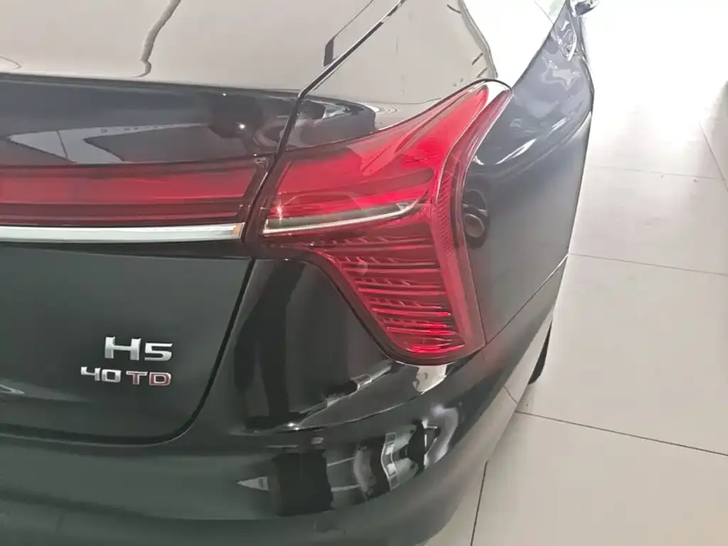 Hongqi H5 — фото 2