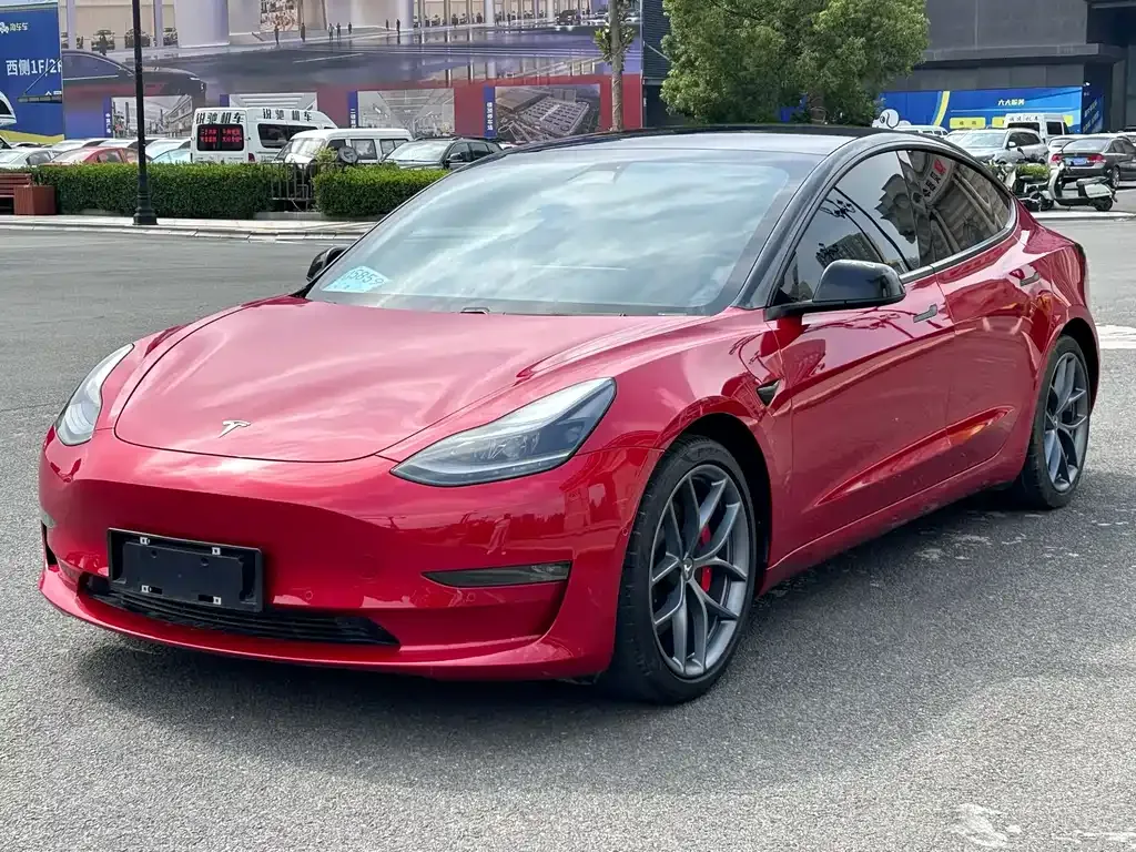 Tesla Model 3 — фото 1