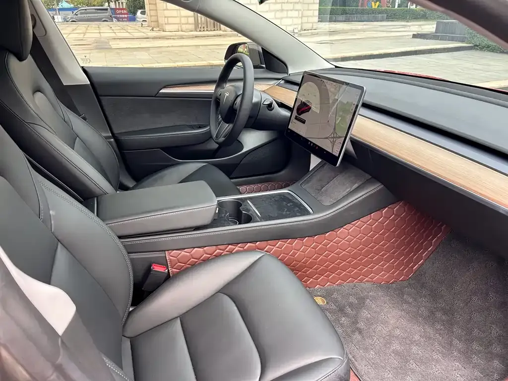 Tesla Model 3 — фото 3
