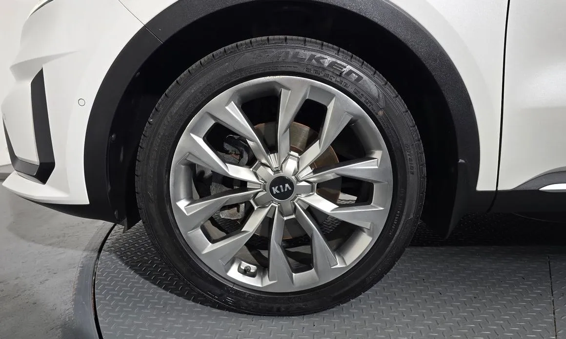 Kia Sorento — фото 7