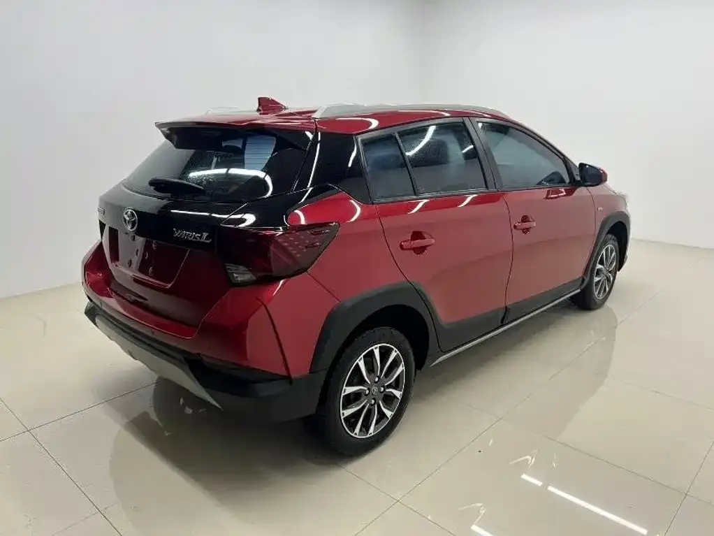 Toyota Yaris L — фото 3