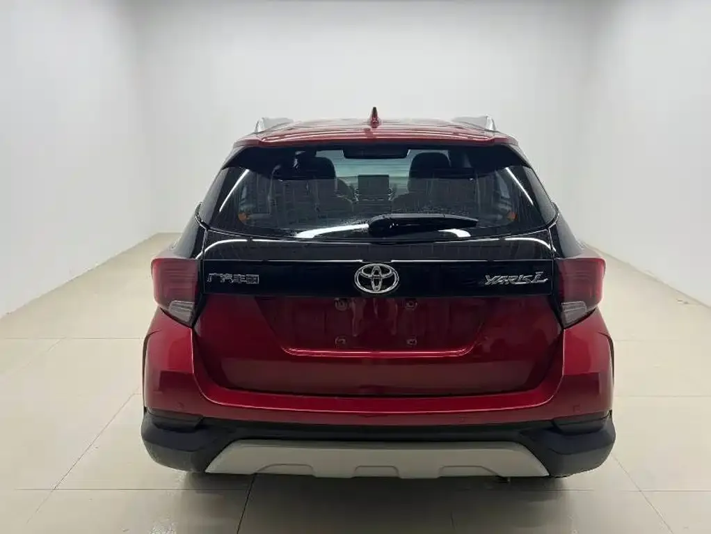 Toyota Yaris L — фото 4