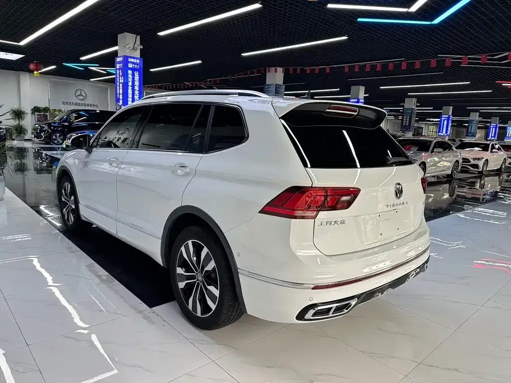 Volkswagen Tiguan L — фото 6