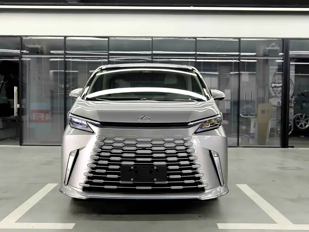 Lexus LM — фото 2