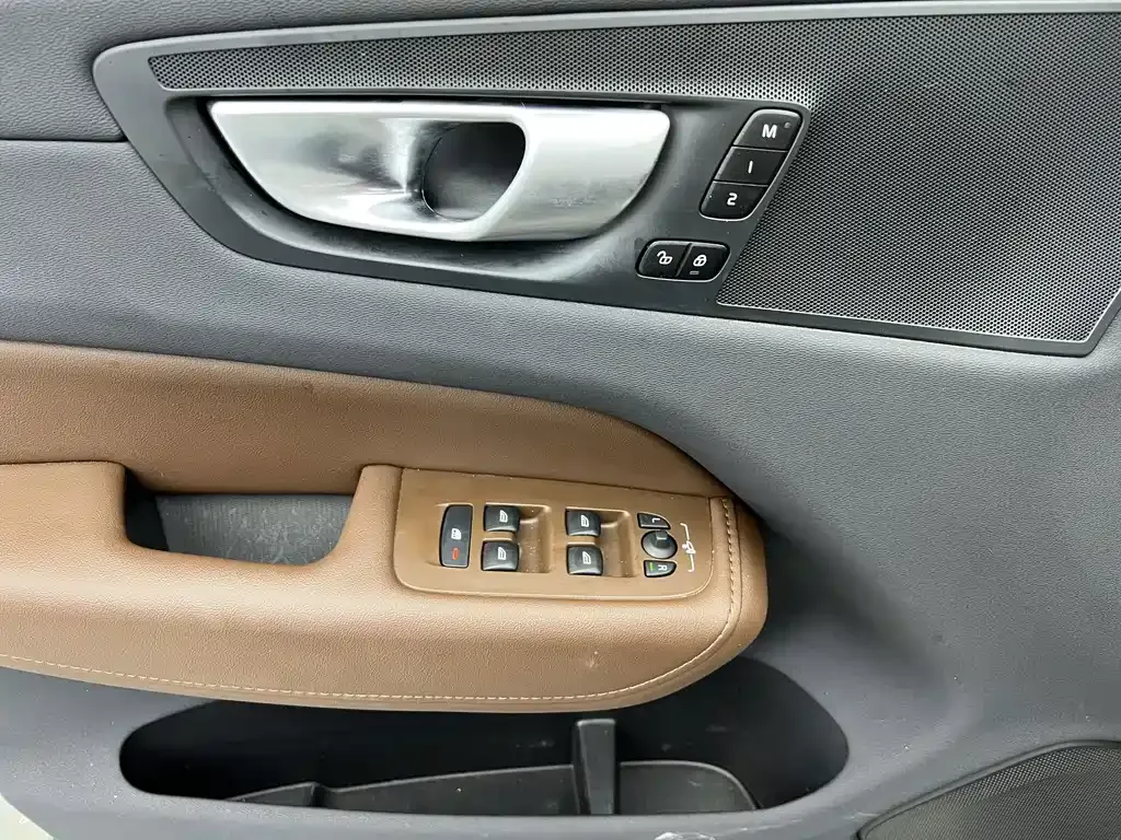 Volvo XC60 2024 из CN, фото 8