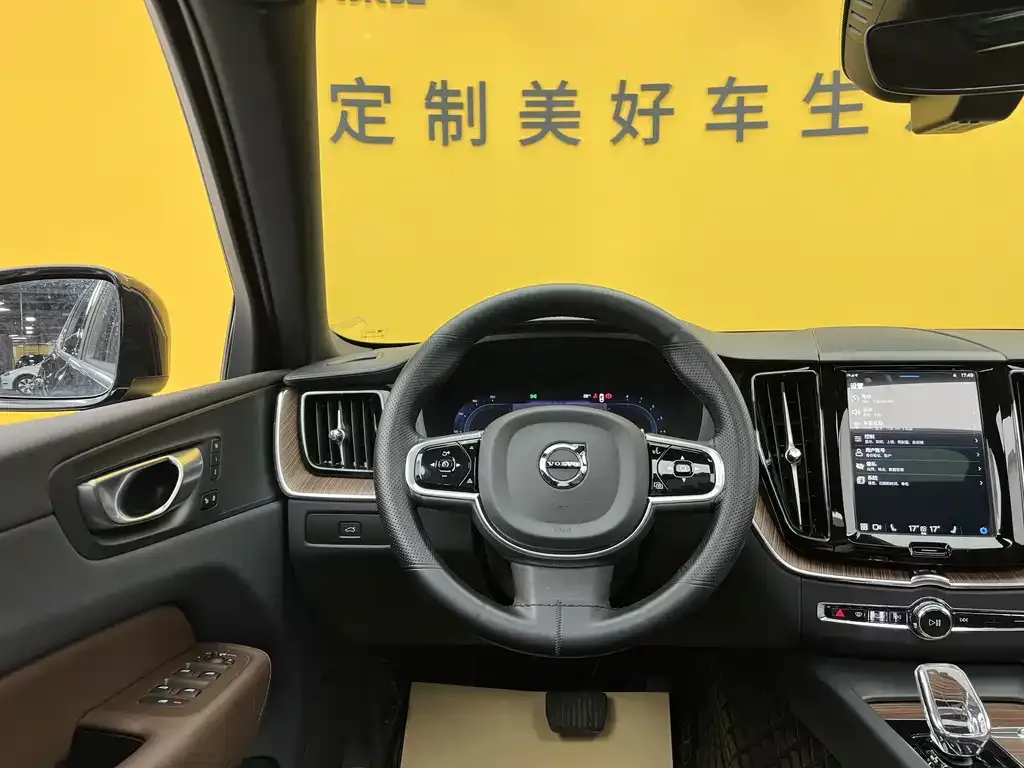 Volvo XC60 2024 из CN, фото 3