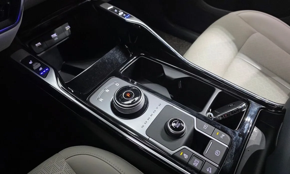 Kia Sorento — фото 10