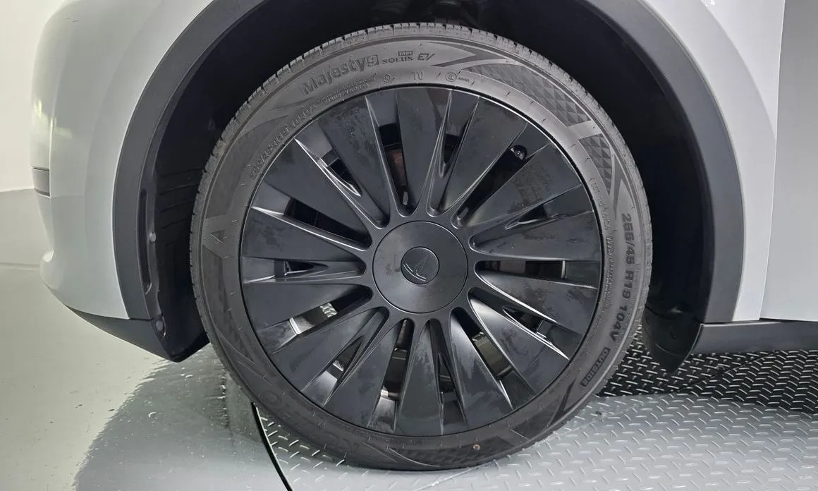 Tesla Model Y — фото 6