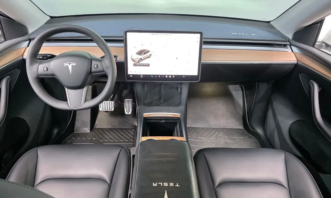 Tesla Model Y — фото 10