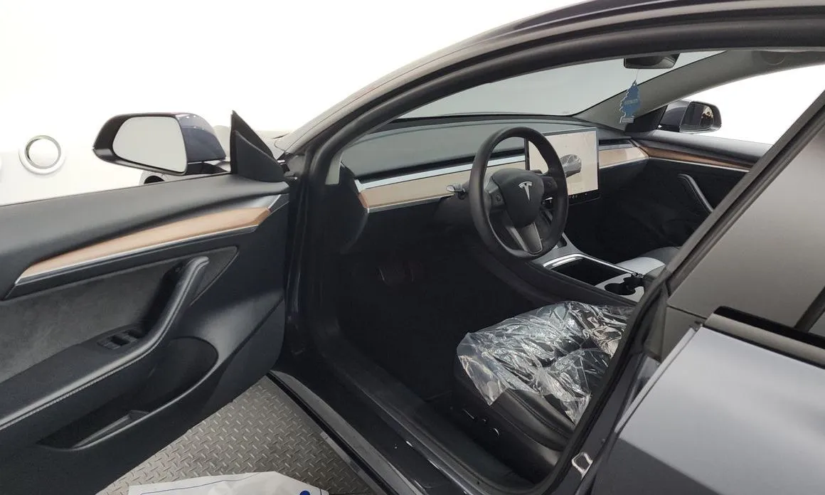 Tesla Model 3 — фото 4