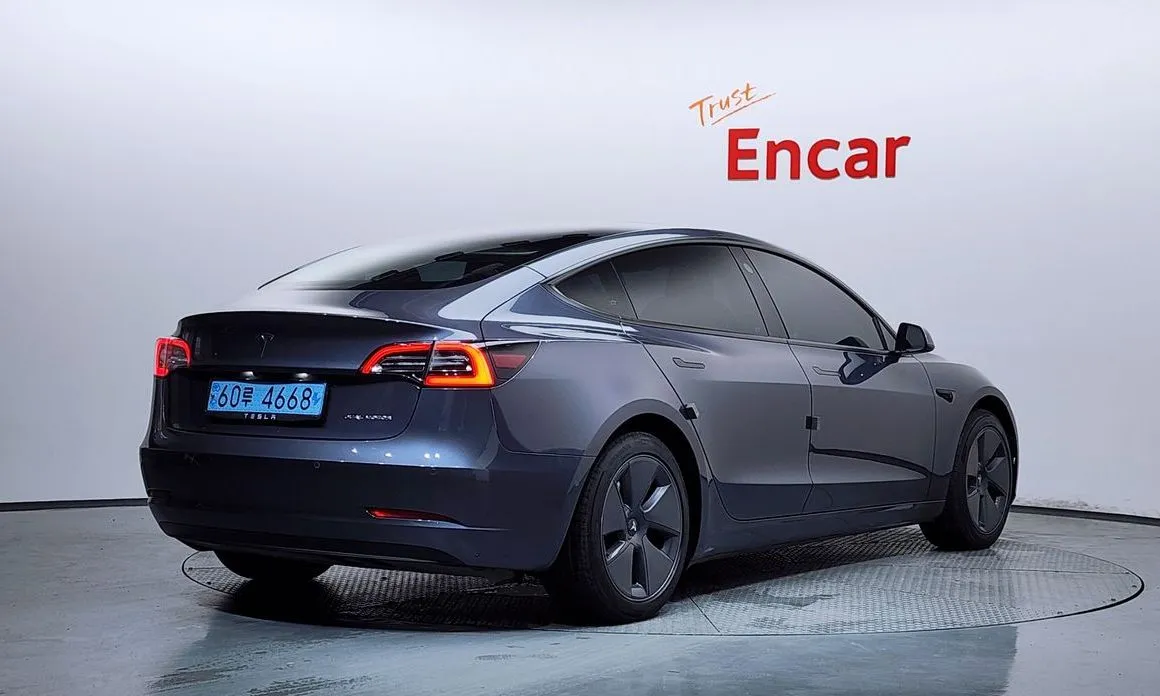 Tesla Model 3 — фото 2