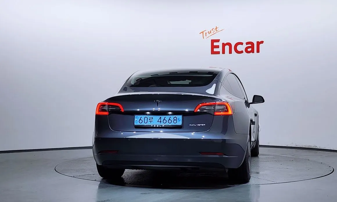 Tesla Model 3 — фото 5