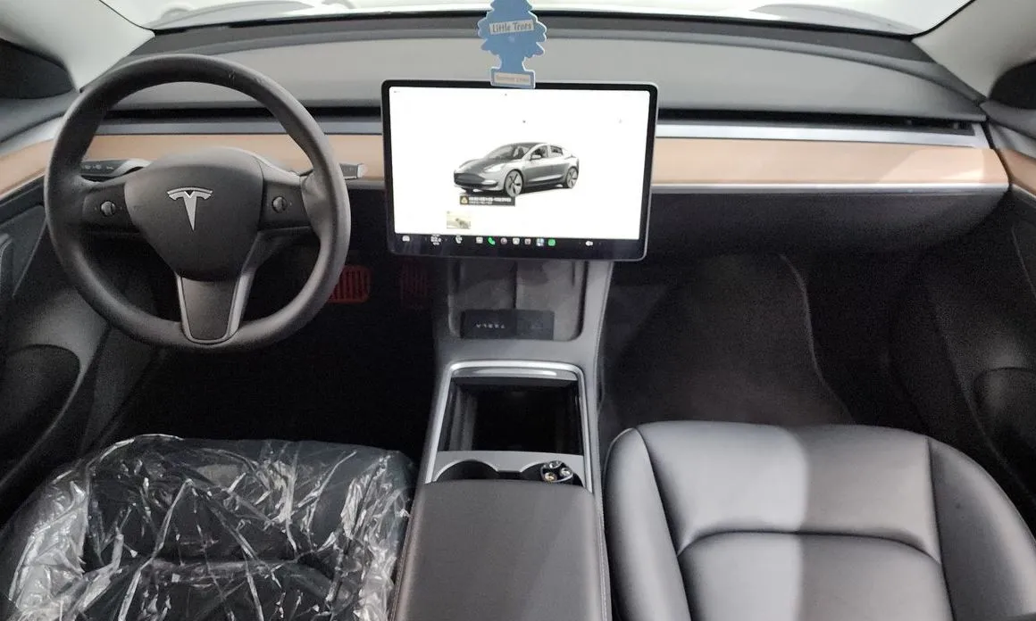 Tesla Model 3 — фото 10