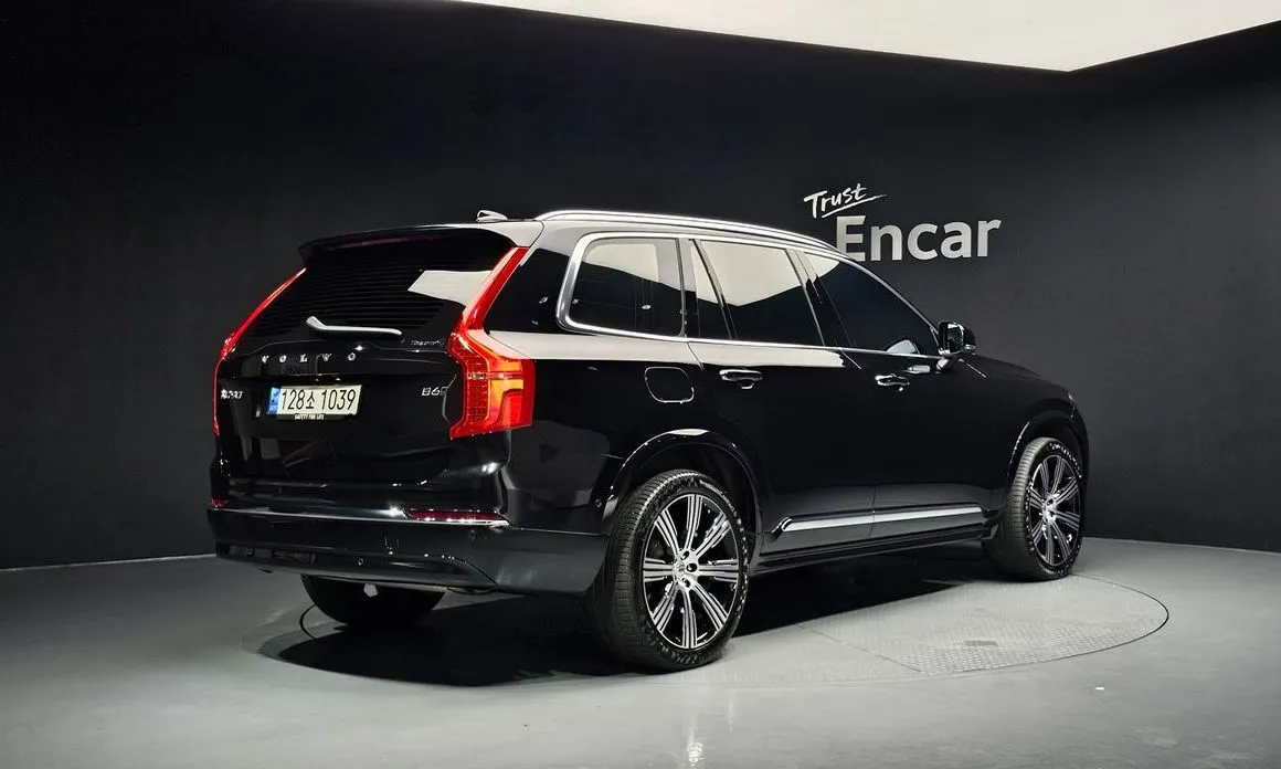 Volvo XC90 — фото 10