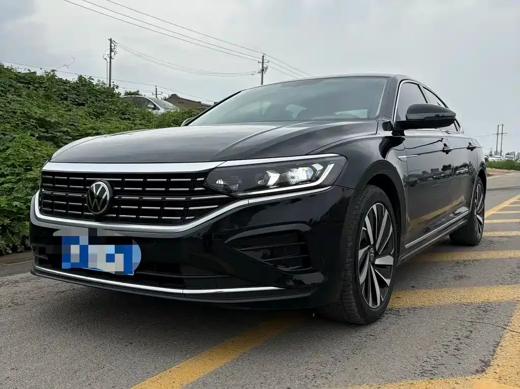 Volkswagen Passat — фото 1