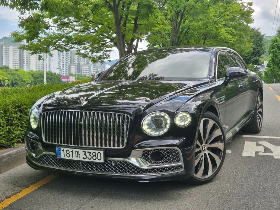 Bentley Flying Spur 2023 из KR, фото 9