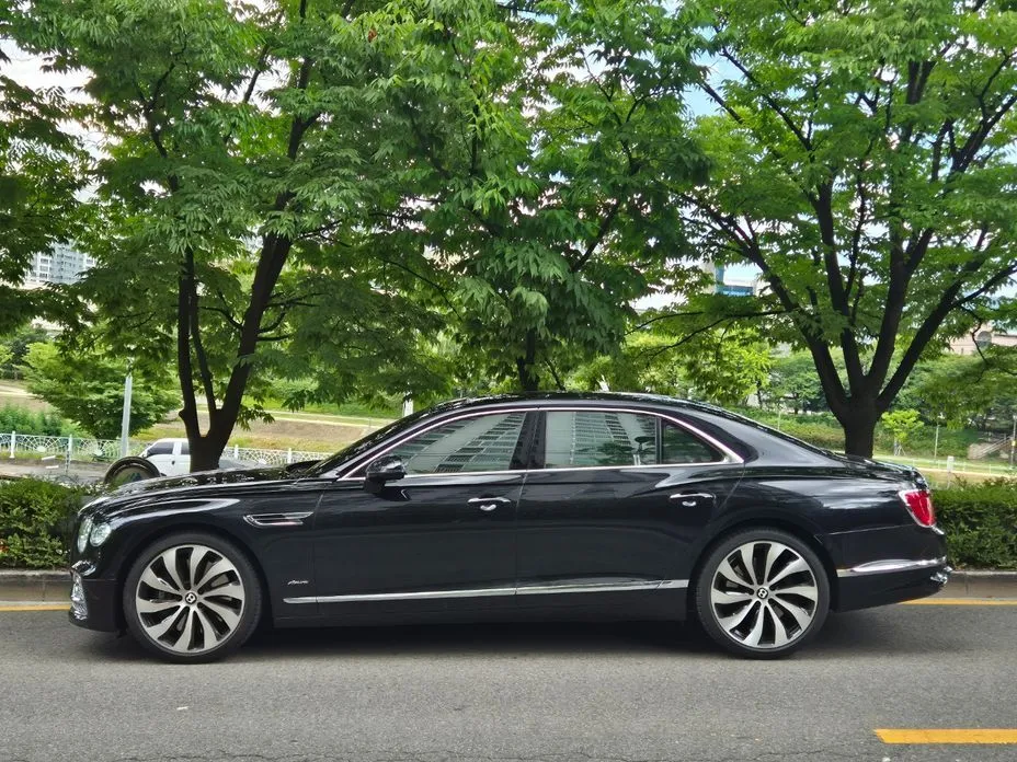 Bentley Flying Spur 2023 из KR, фото 10