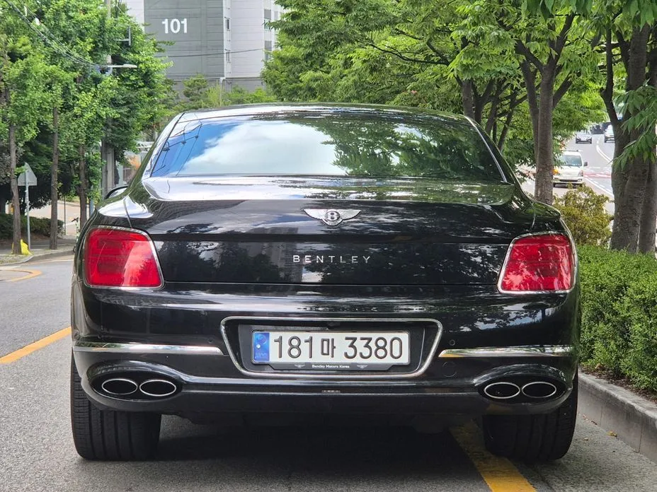 Bentley Flying Spur 2023 из KR, фото 3